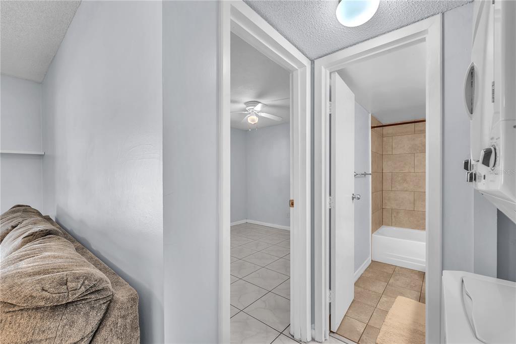 801 Russell Lane, Unit 255 Brandon, FL 33510 - Photo 12 of 22 a view of bathroom with tub