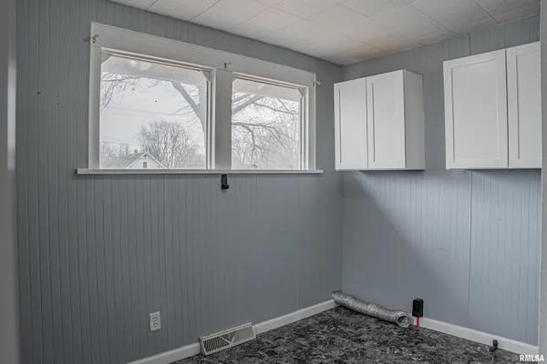 $169,000 | 525 North Vine Street, Mount Pulaski, IL 62548