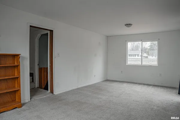 $169,000 | 525 North Vine Street, Mount Pulaski, IL 62548