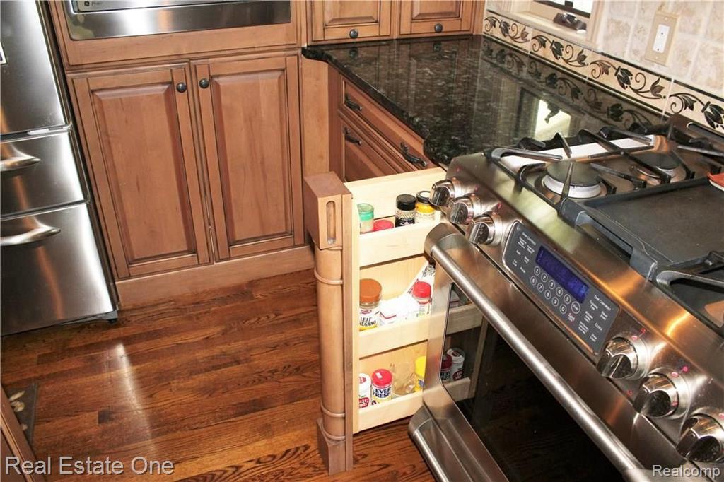 28693 Salem Road Farmington, MI 48334 - Photo 12 of 35