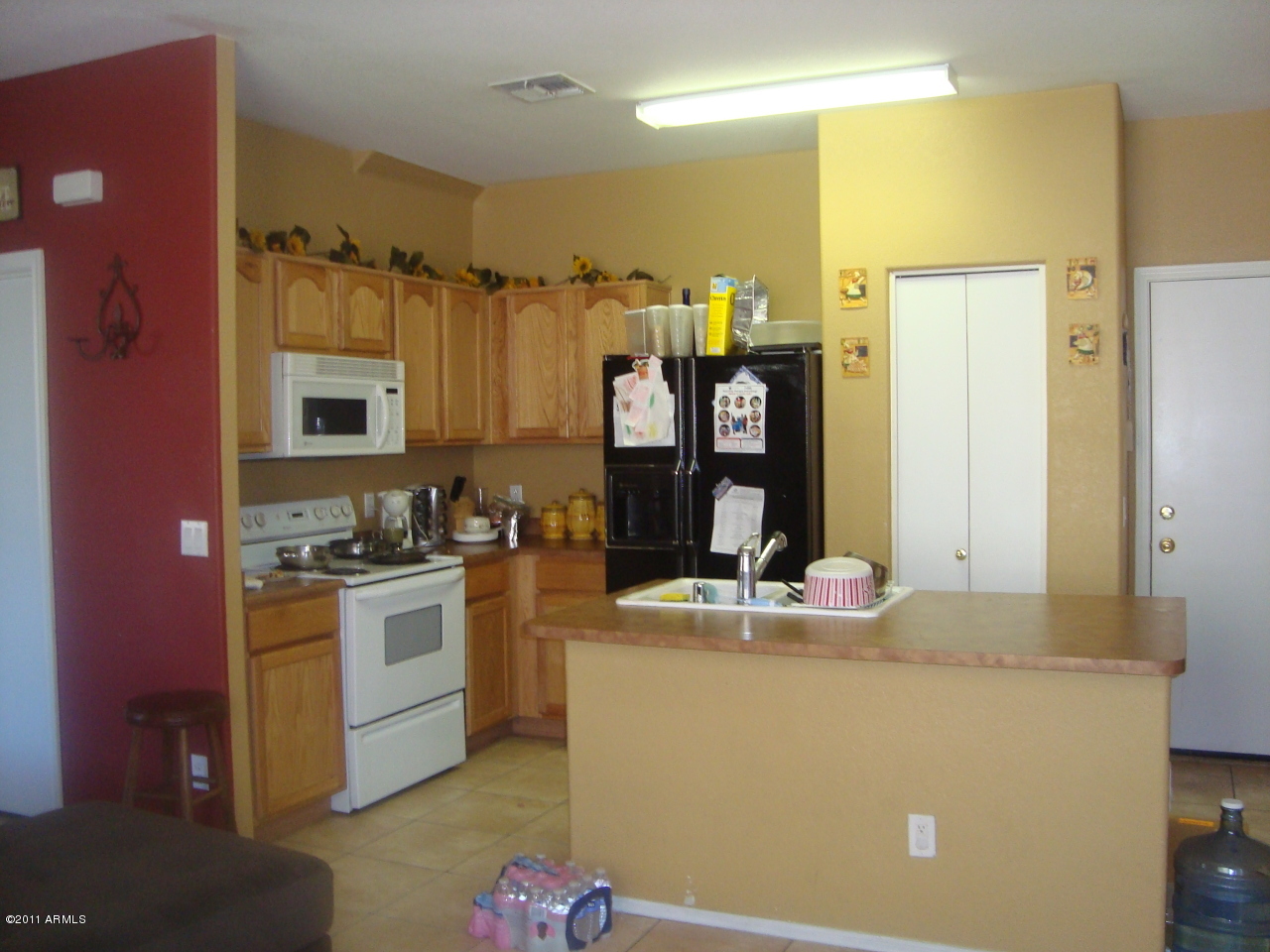 1511 East Bloch Road Phoenix, AZ 85040 - Photo 1 of 8 Kitchen