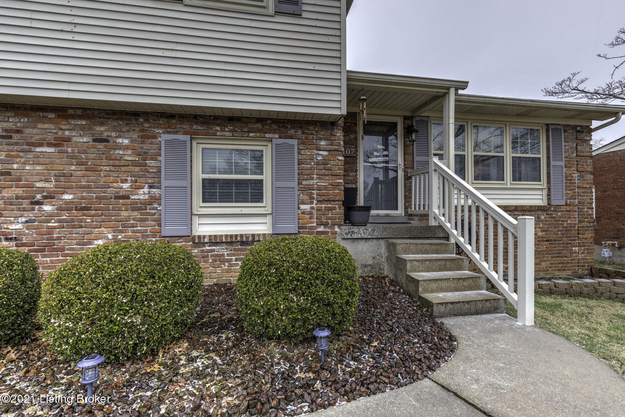 2107 Janlyn Road Jeffersontown, KY 40299 - Photo 5 of 53 Entrance walk