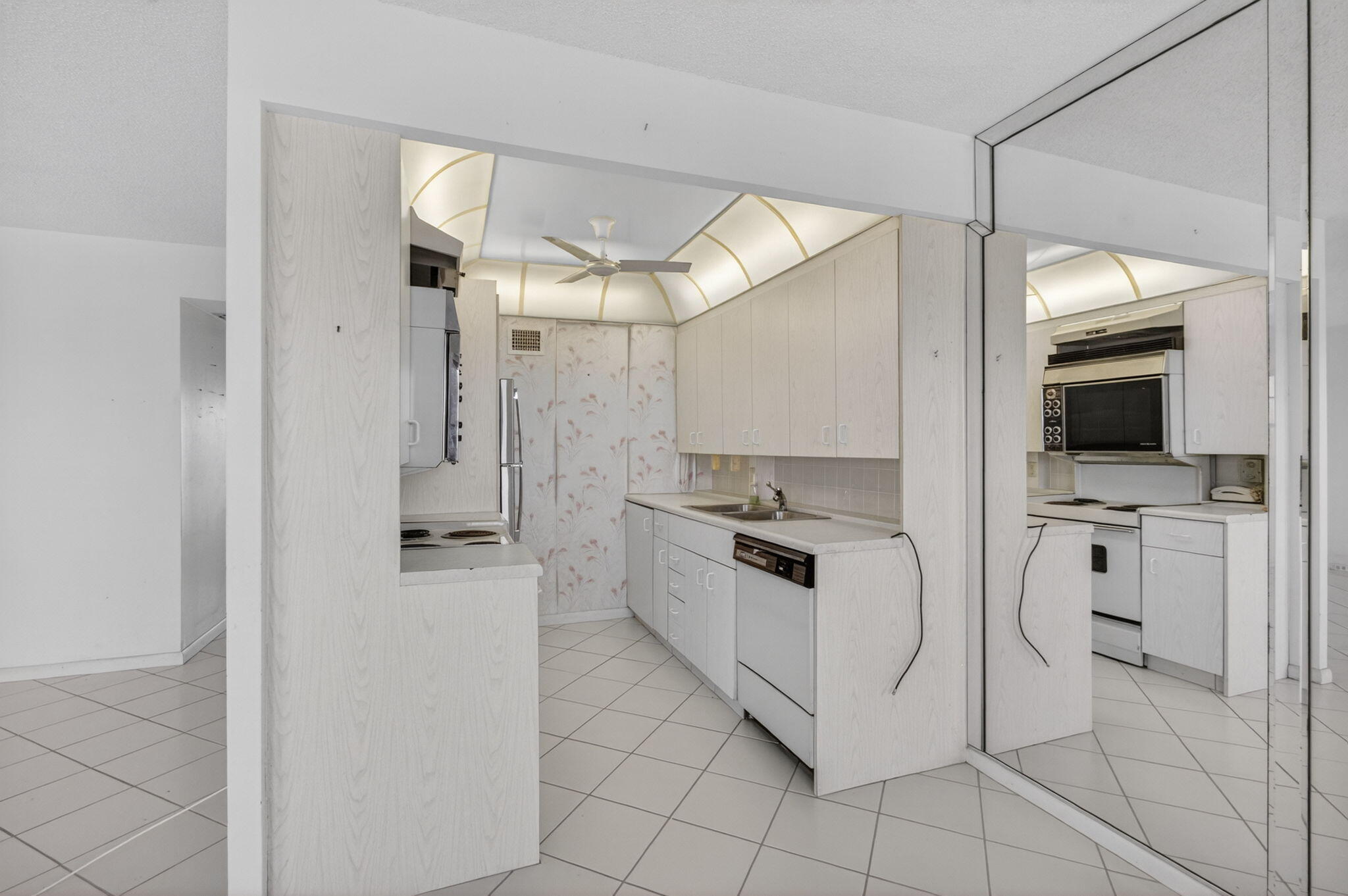 4059 Guildford East Boca Raton, FL 33434 - Photo 16 of 101 19-web-or-mls-DSC_7955