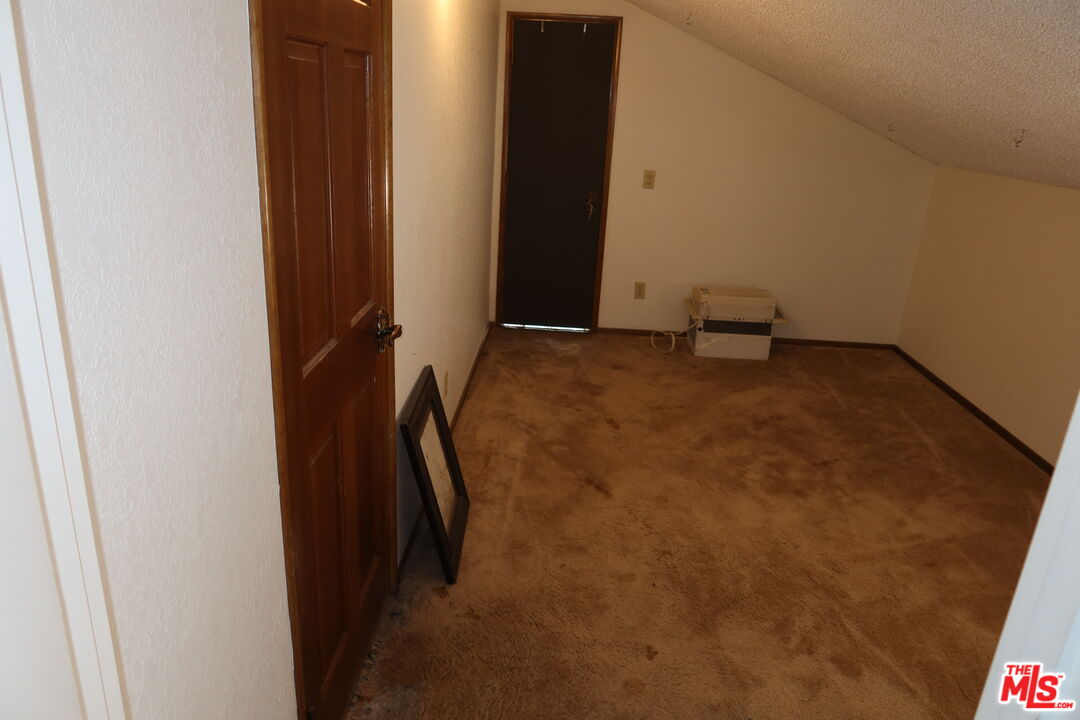 13330 Tamarisk Road Victorville, CA 92395 - Photo 30 of 33 a view of small space