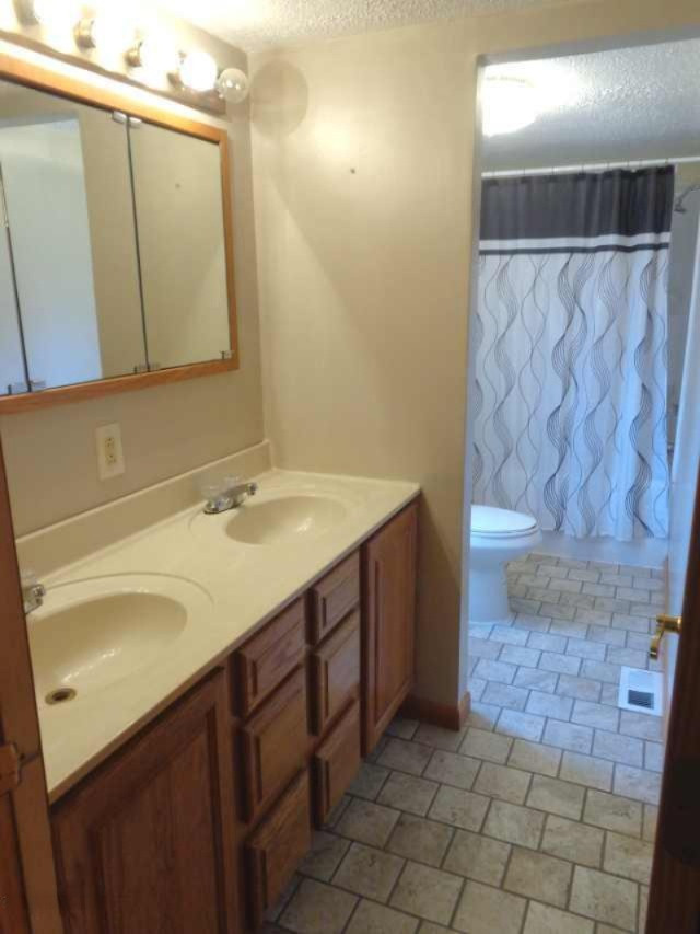 14612 Range Line Road Buchanan, MI 49107 - Photo 17 of 29 master bath