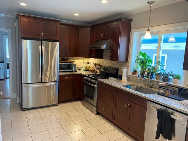 $4,600 | 129 Brooks Street, Unit 2, Boston, MA 02135