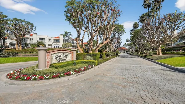 $1,450,000 | 19282 Torreypines Circle, Huntington Beach, CA 92648