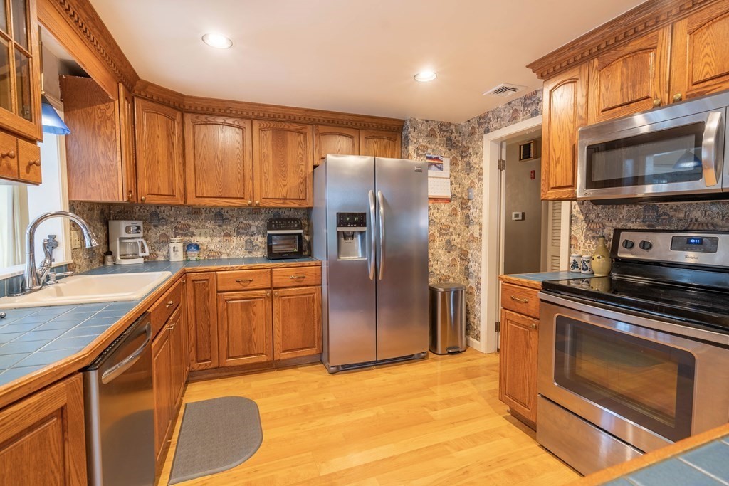13 Smithville Road Spencer, MA 01562 - Photo 7 of 40 Gallery Image 7
