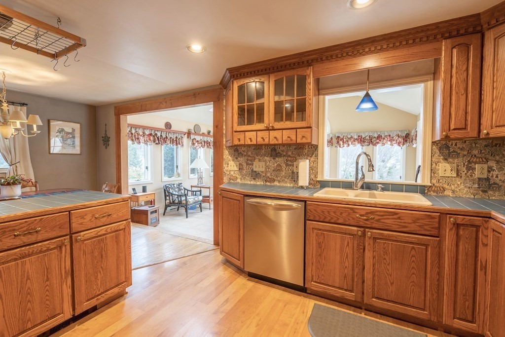 13 Smithville Road Spencer, MA 01562 - Photo 8 of 40 Gallery Image 8