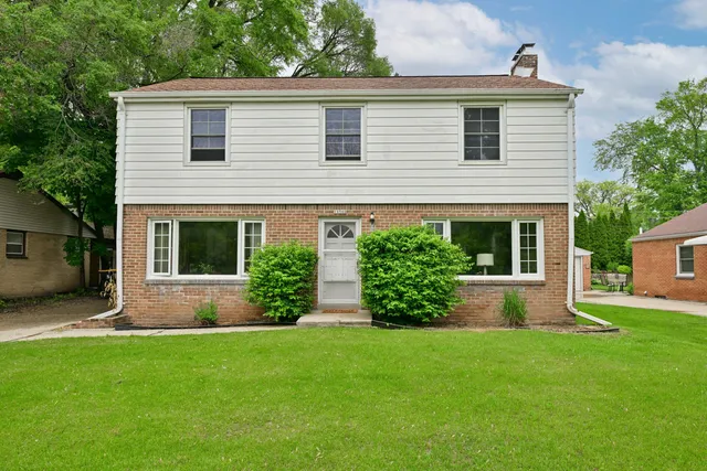 $319,900 | 10560 West Grantosa Drive, Wauwatosa, WI 53222