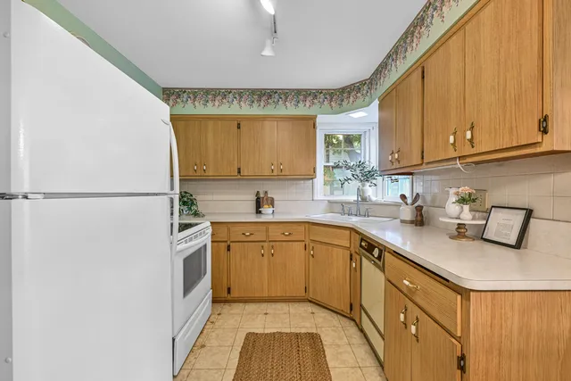 $319,900 | 10560 West Grantosa Drive, Wauwatosa, WI 53222