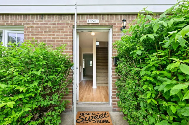 $319,900 | 10560 West Grantosa Drive, Wauwatosa, WI 53222