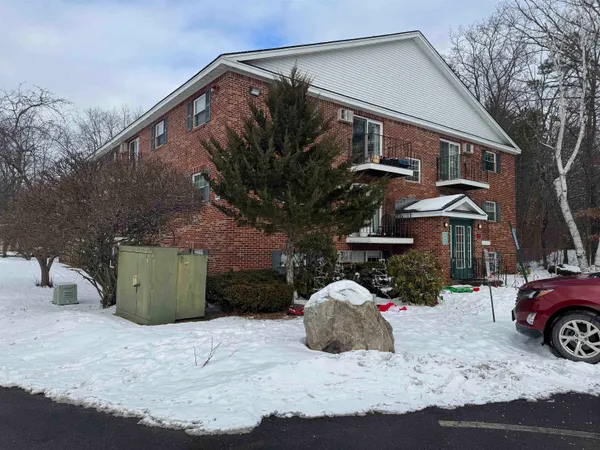 $154,900 | 185 Loudon Road, Unit 8, Concord, NH 03301