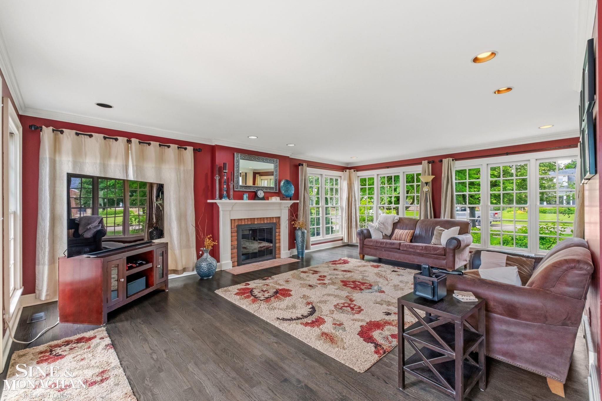 580 Hampton Road Grosse Pointe Woods, MI 48236 - Photo 11 of 77