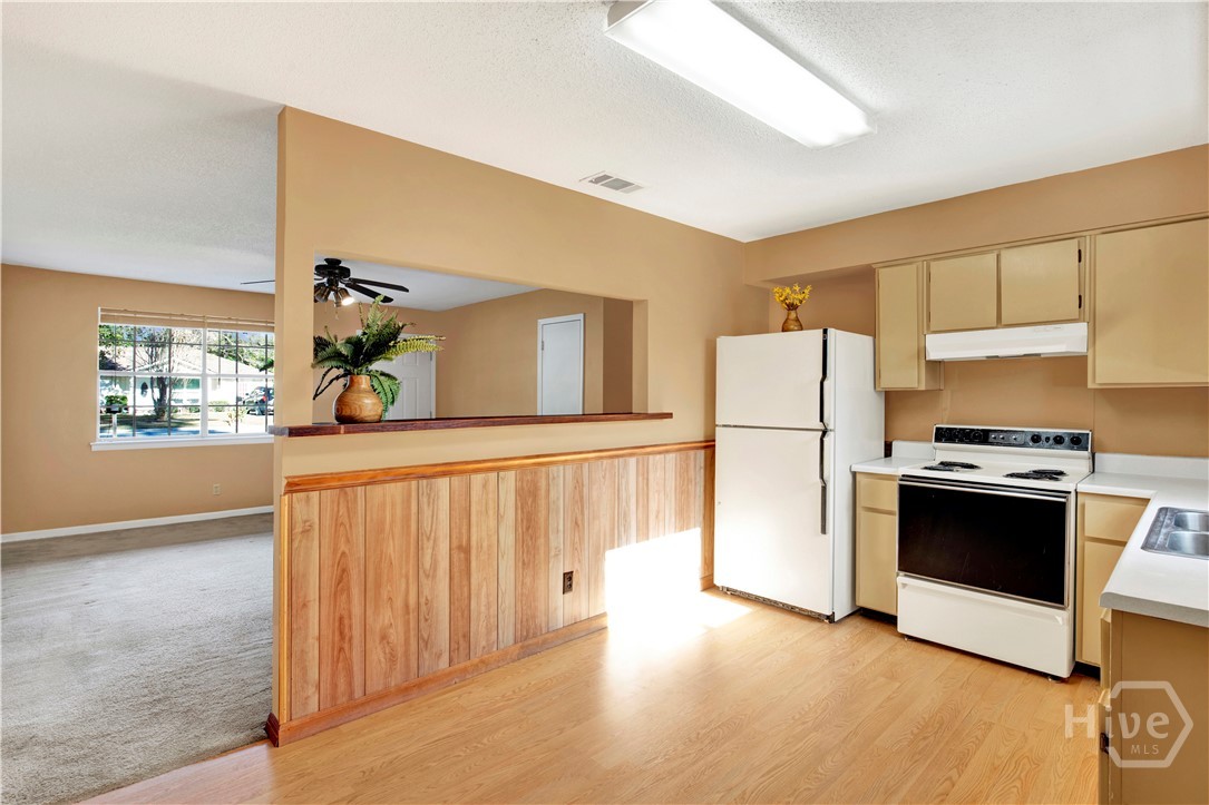 113 Wassaw Road Savannah, GA 31410 - Photo 10 of 28 Kitchen Staged