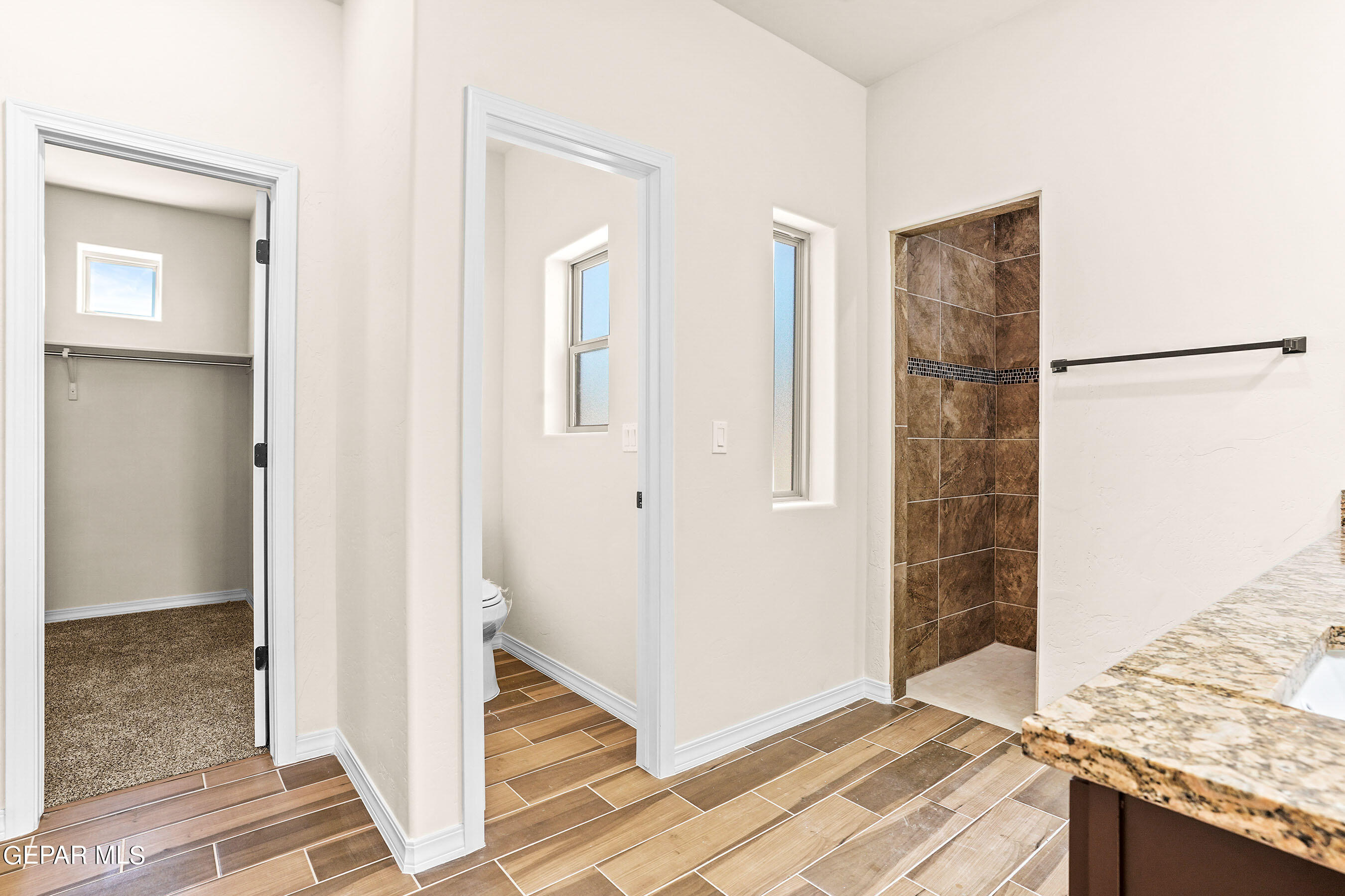 871 Country Club Road, Unit 4E El Paso, TX 79932 - Photo 19 of 34 a view of a livingroom with wooden floor and a bathroom