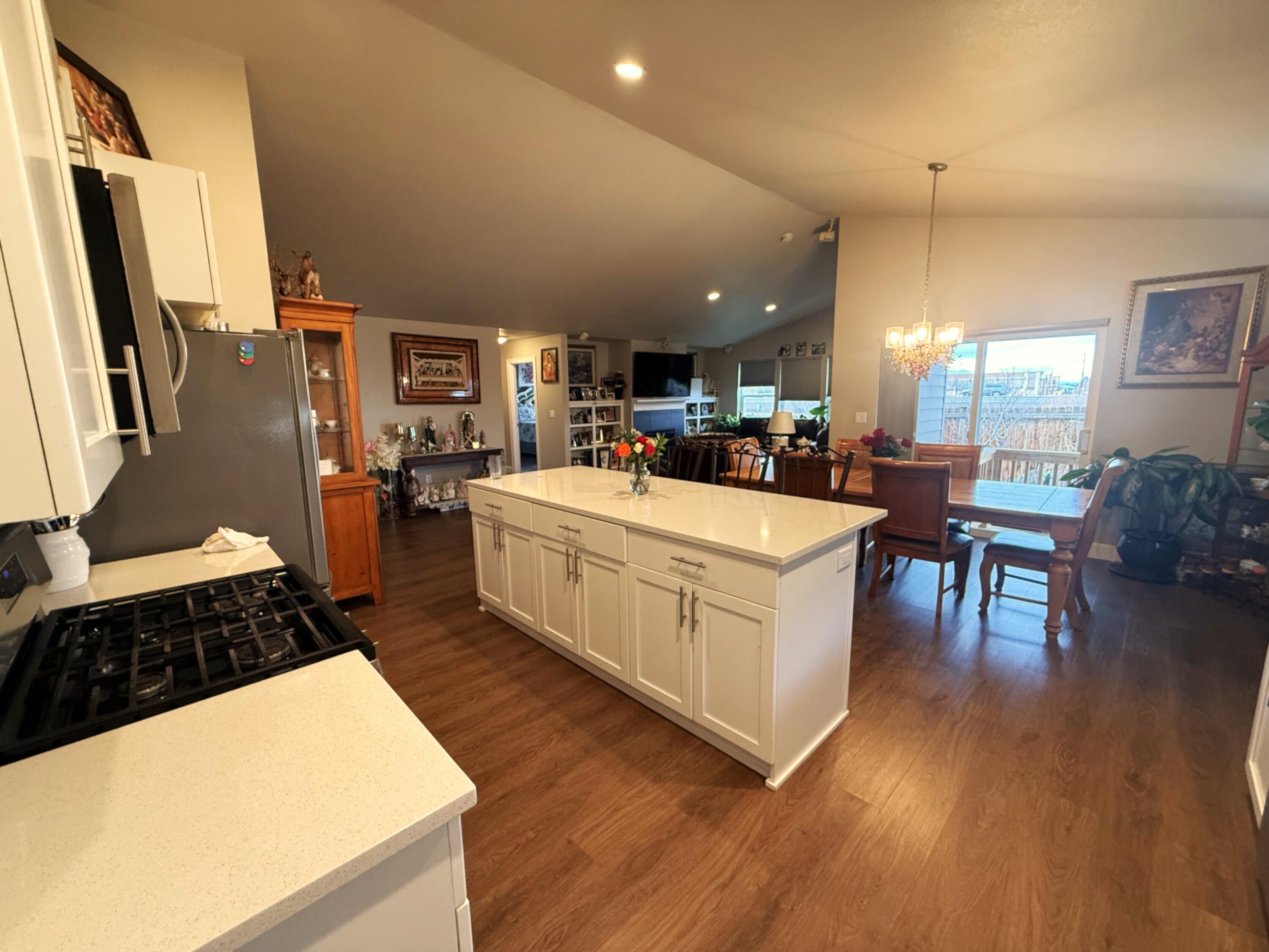 1779 Northeast 3rd Street Redmond, OR 97756 - Photo 10 of 19 IMG_5229