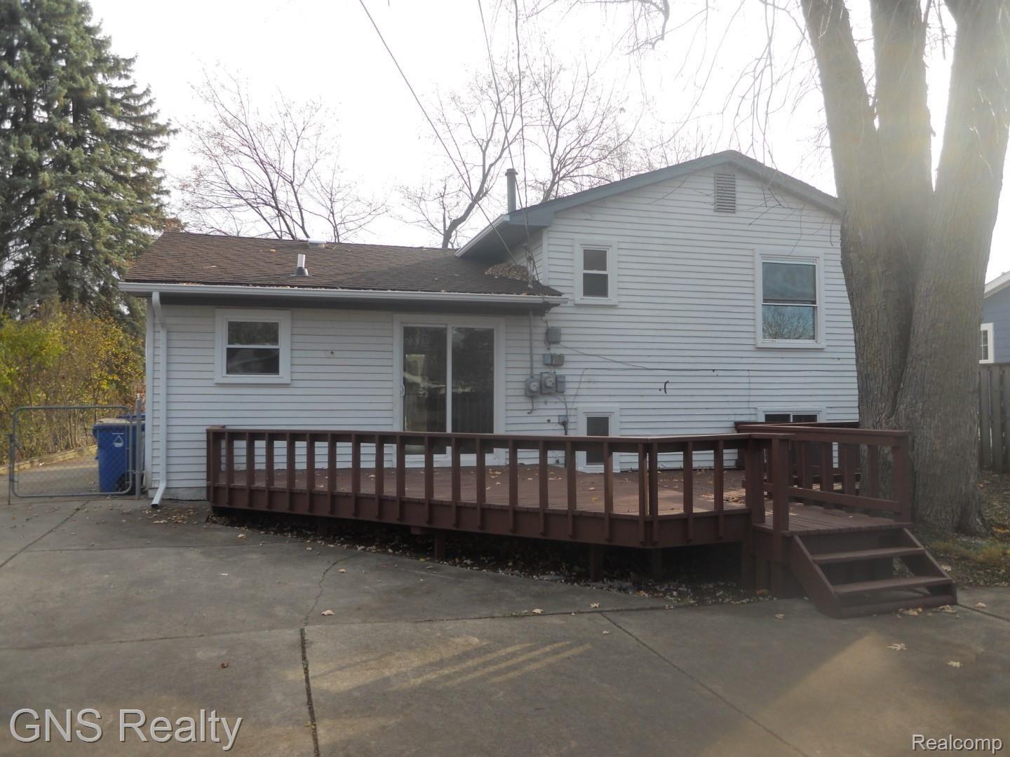3870 Elmhurst Road Waterford, MI 48328 - Photo 3 of 26 DSCN0017.JPG