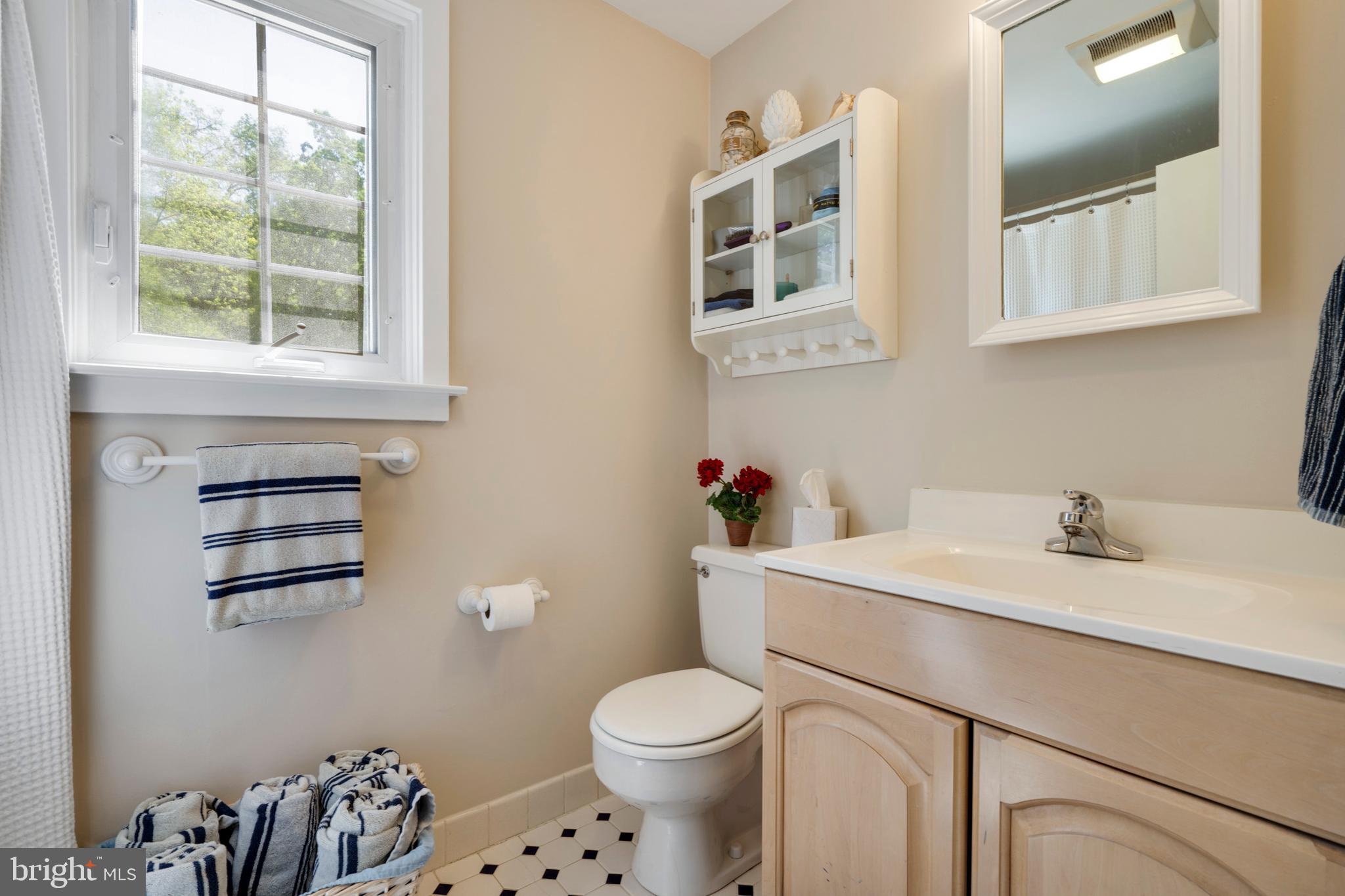 103 Old Oak Tree Road Lansdale, PA 19446 - Photo 33 of 53 Hall Bath