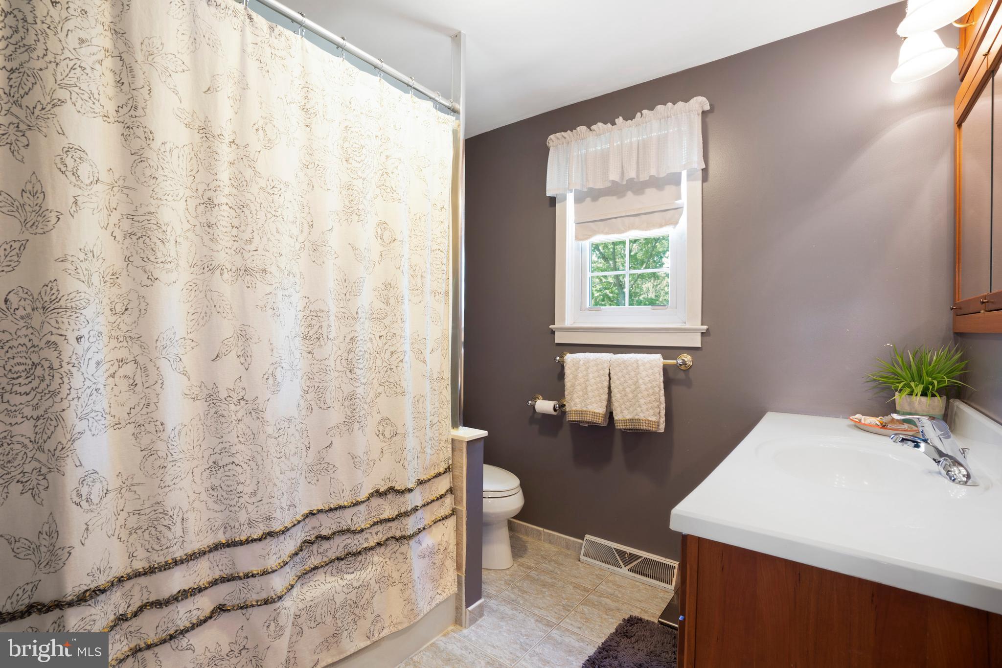 103 Old Oak Tree Road Lansdale, PA 19446 - Photo 34 of 53 Hall Bath