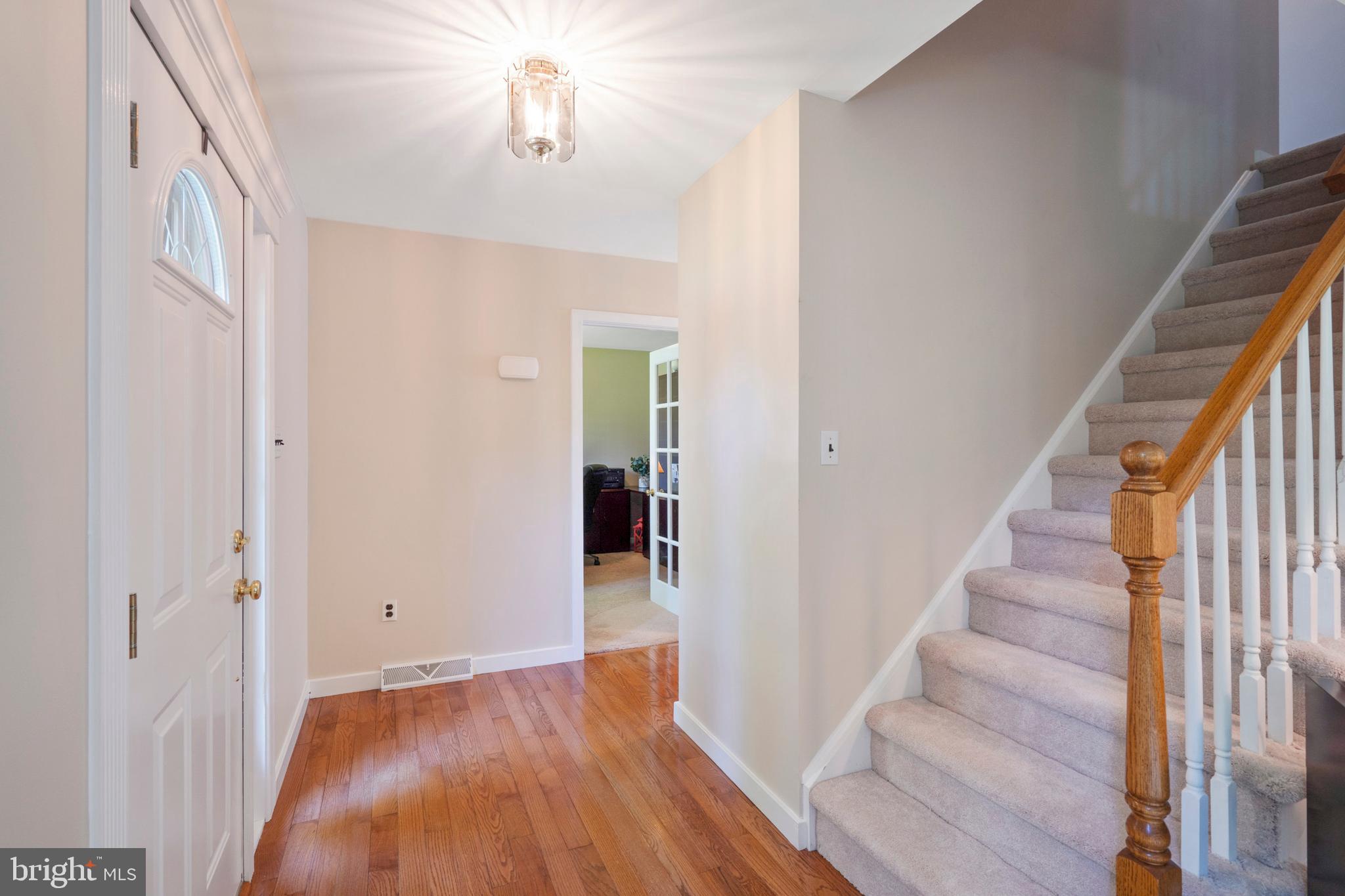 103 Old Oak Tree Road Lansdale, PA 19446 - Photo 5 of 53 Foyer