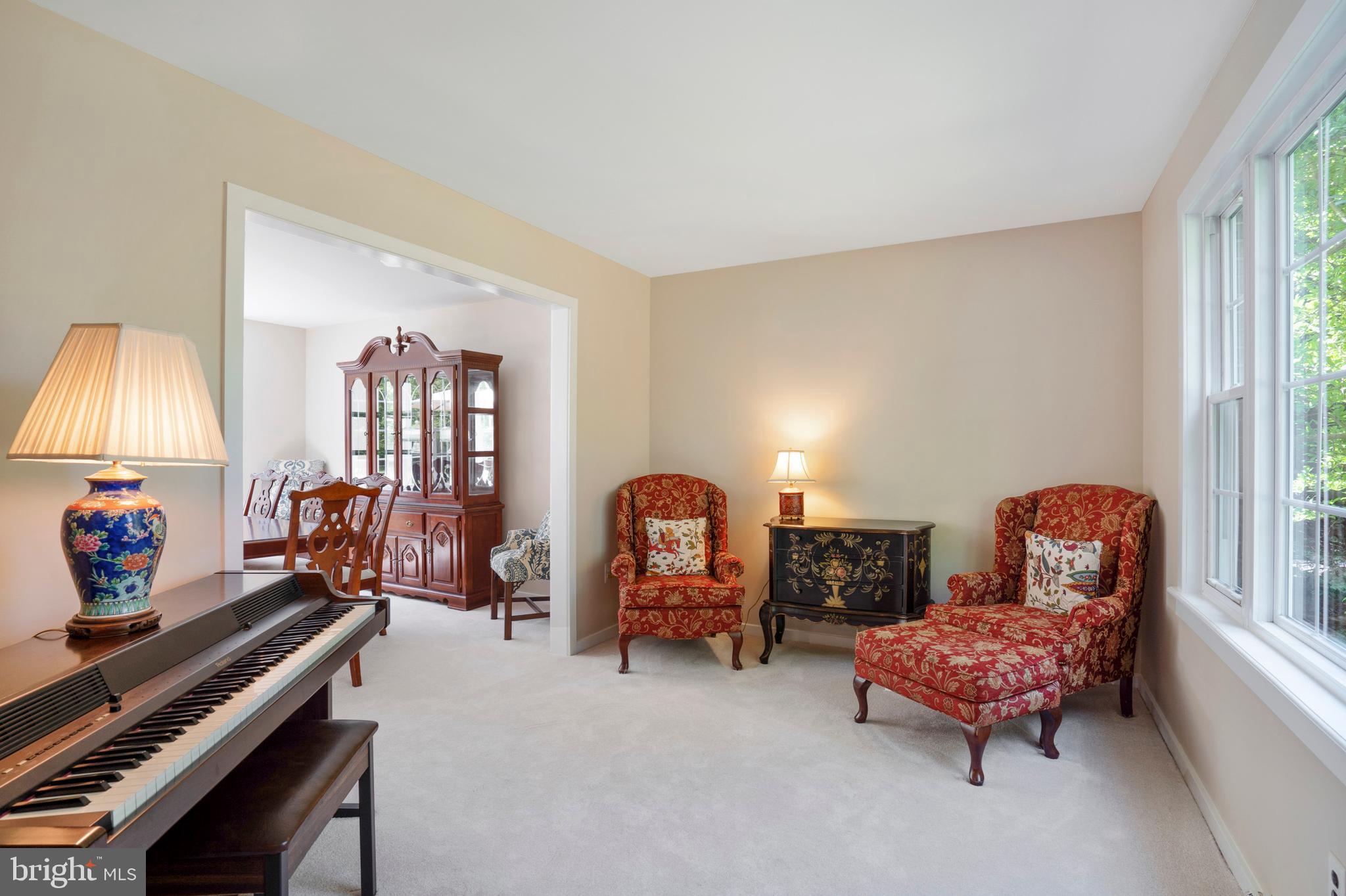 103 Old Oak Tree Road Lansdale, PA 19446 - Photo 8 of 53 Living Room