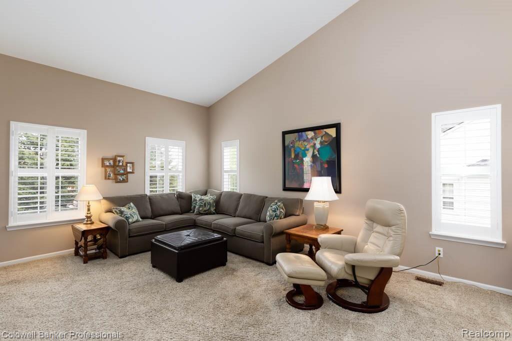 651 West Bluff Court Rochester, MI 48307 - Photo 6 of 36 651 W Bluff Ct-6.jpg