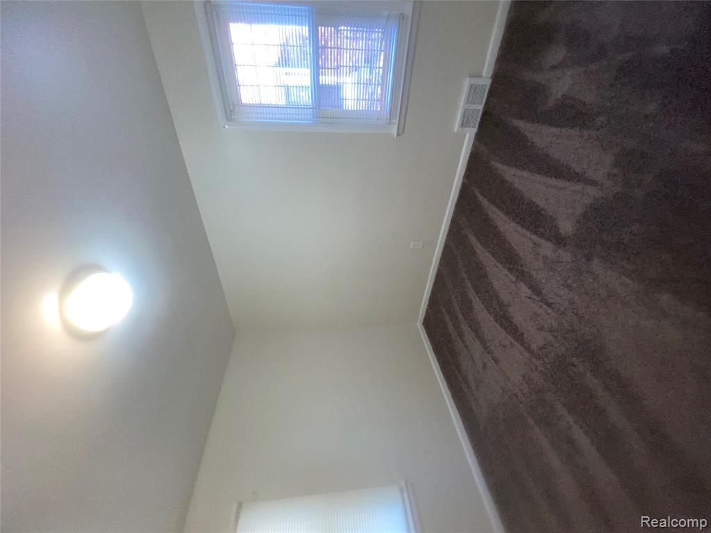 16207 Biltmore Street Detroit, MI 48235 - Photo 9 of 13
