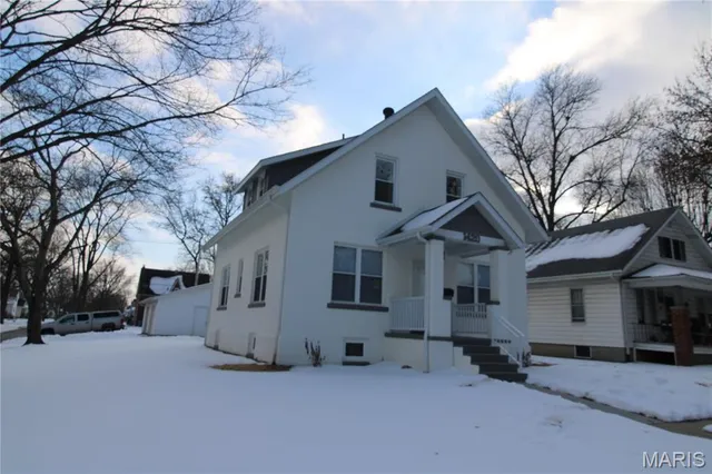 $294,900 | 1420 13th Street, Highland, IL 62249
