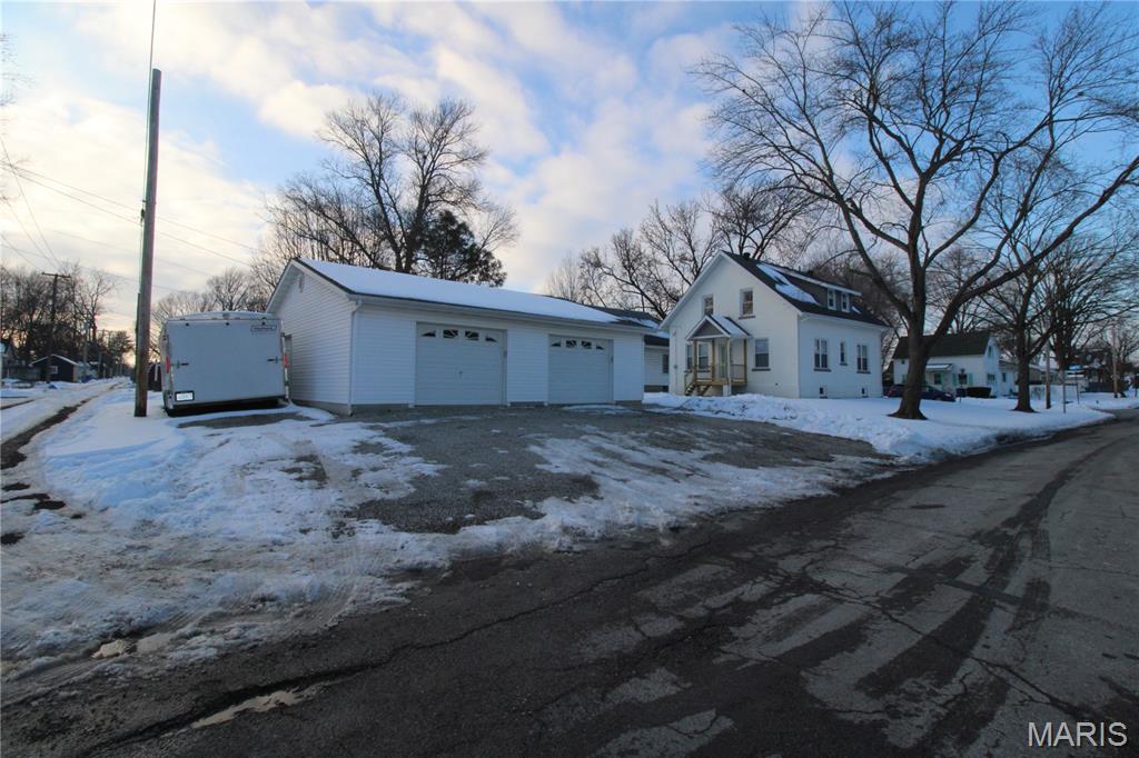 1420 13th Street Highland, IL 62249 - Photo 2 of 13