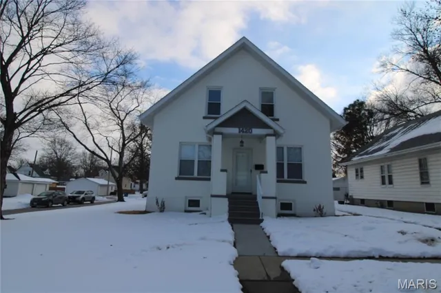 $294,900 | 1420 13th Street, Highland, IL 62249