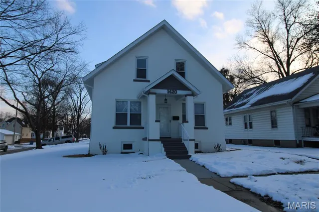$294,900 | 1420 13th Street, Highland, IL 62249
