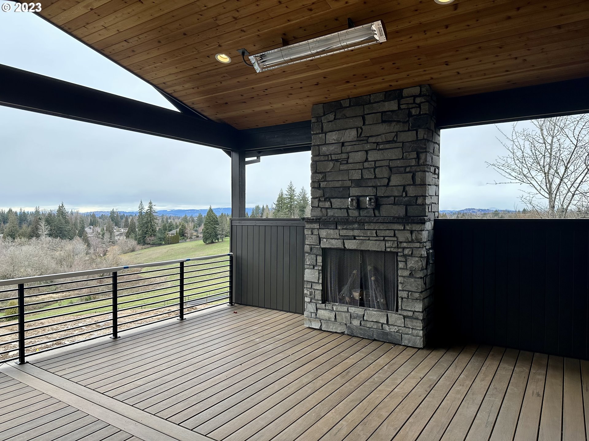 6925 Southeast Hogan Road Gresham, OR 97080 - Photo 8 of 11 Deck