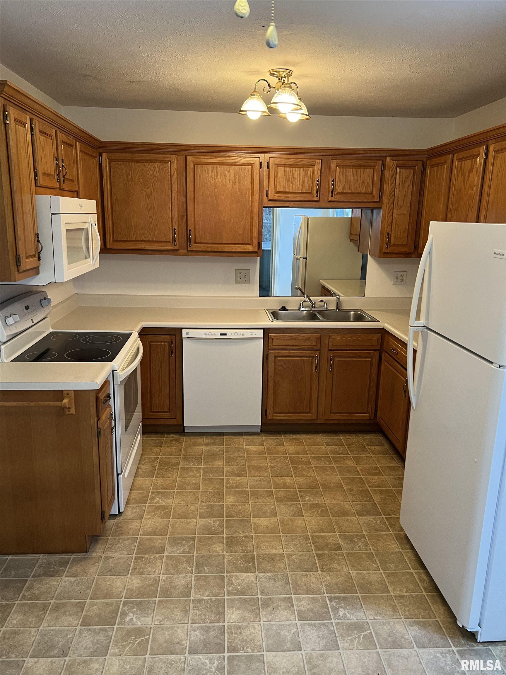 5100 Dove Drive Springfield, IL 62711 - Photo 9 of 35 Gallery Image 9