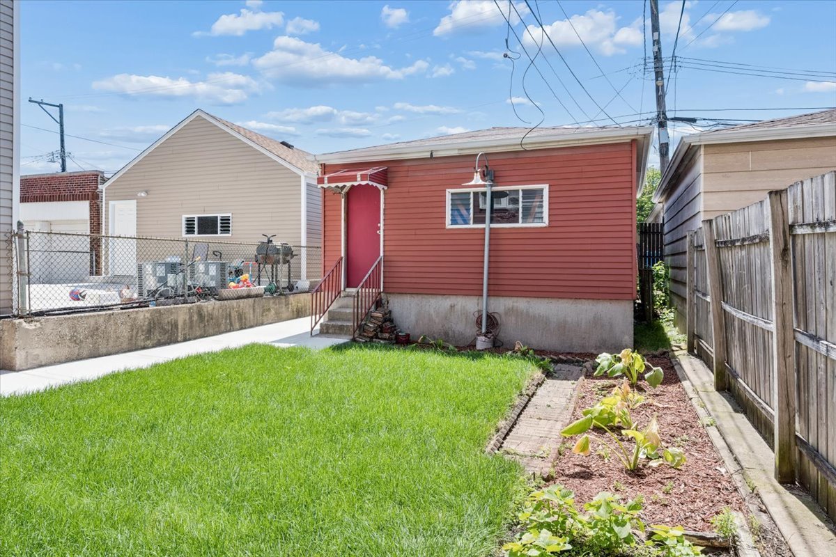 2946 South Loomis Street Chicago, IL 60608 - Photo 23 of 24