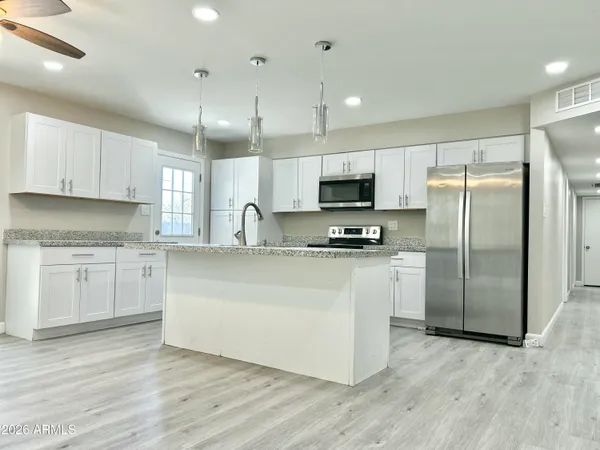 $2,795 | 117 West Del Rio Drive, Tempe, AZ 85282