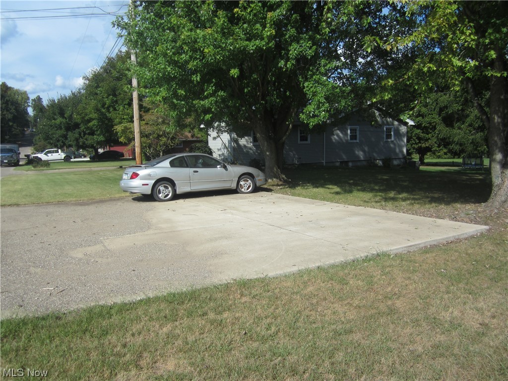200 Summit Road Marietta, OH 45750 - Photo 6 of 35 View of car parking featuring a yard