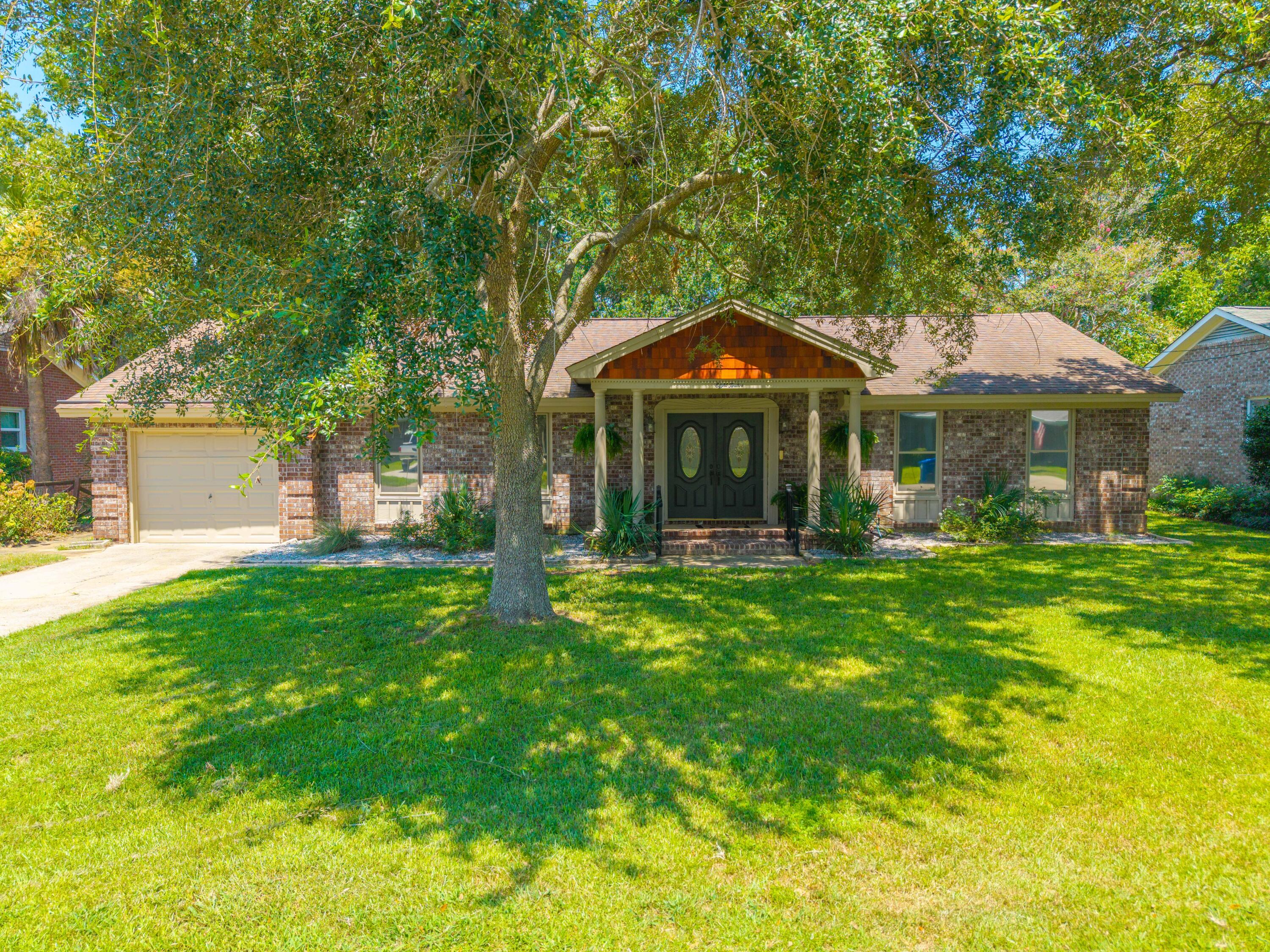 812 Farnham Road Charleston, SC 29412 - Photo 1 of 42 6C0DCCD1-2967-4EC4-874C-6FCA720A4D6B