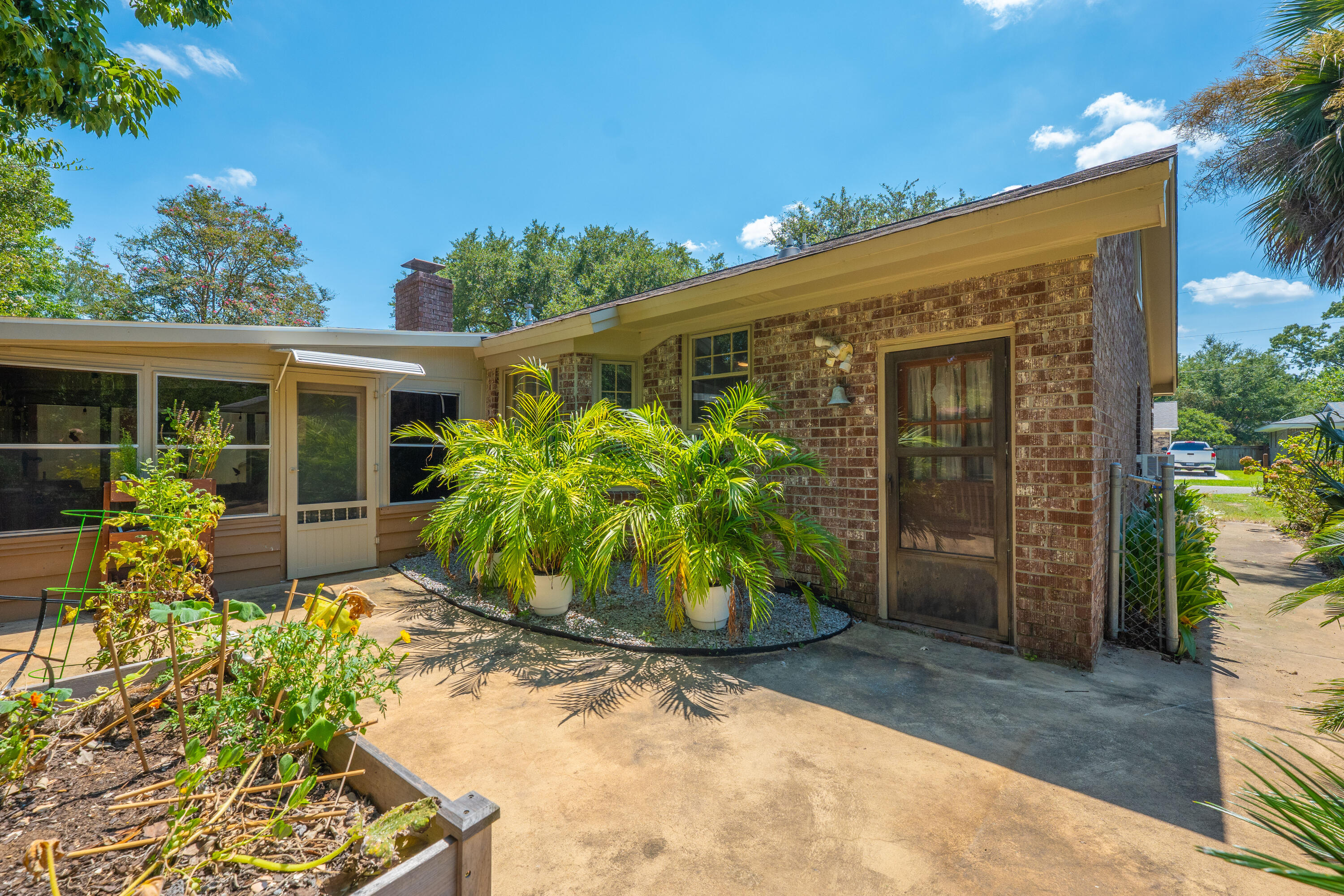 812 Farnham Road Charleston, SC 29412 - Photo 24 of 42 98DBE4F6-9CFC-4B0C-827B-6DDDB16784D5