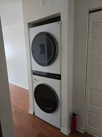 a close up view of a washer and dryer