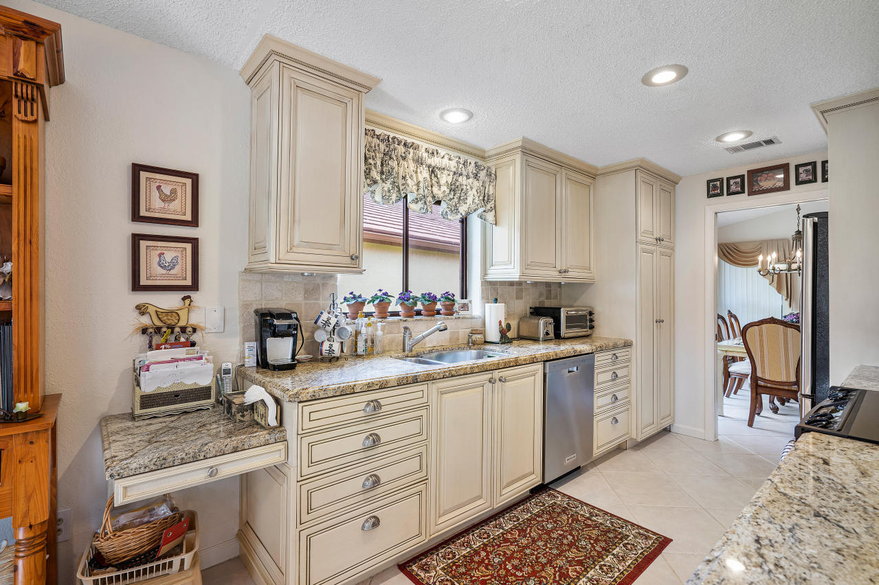 11150 Cloverleaf Circle Boca Raton, FL 33428 - Photo 11 of 36 012-11150CloverleafCircle-BocaRaton-FL-3