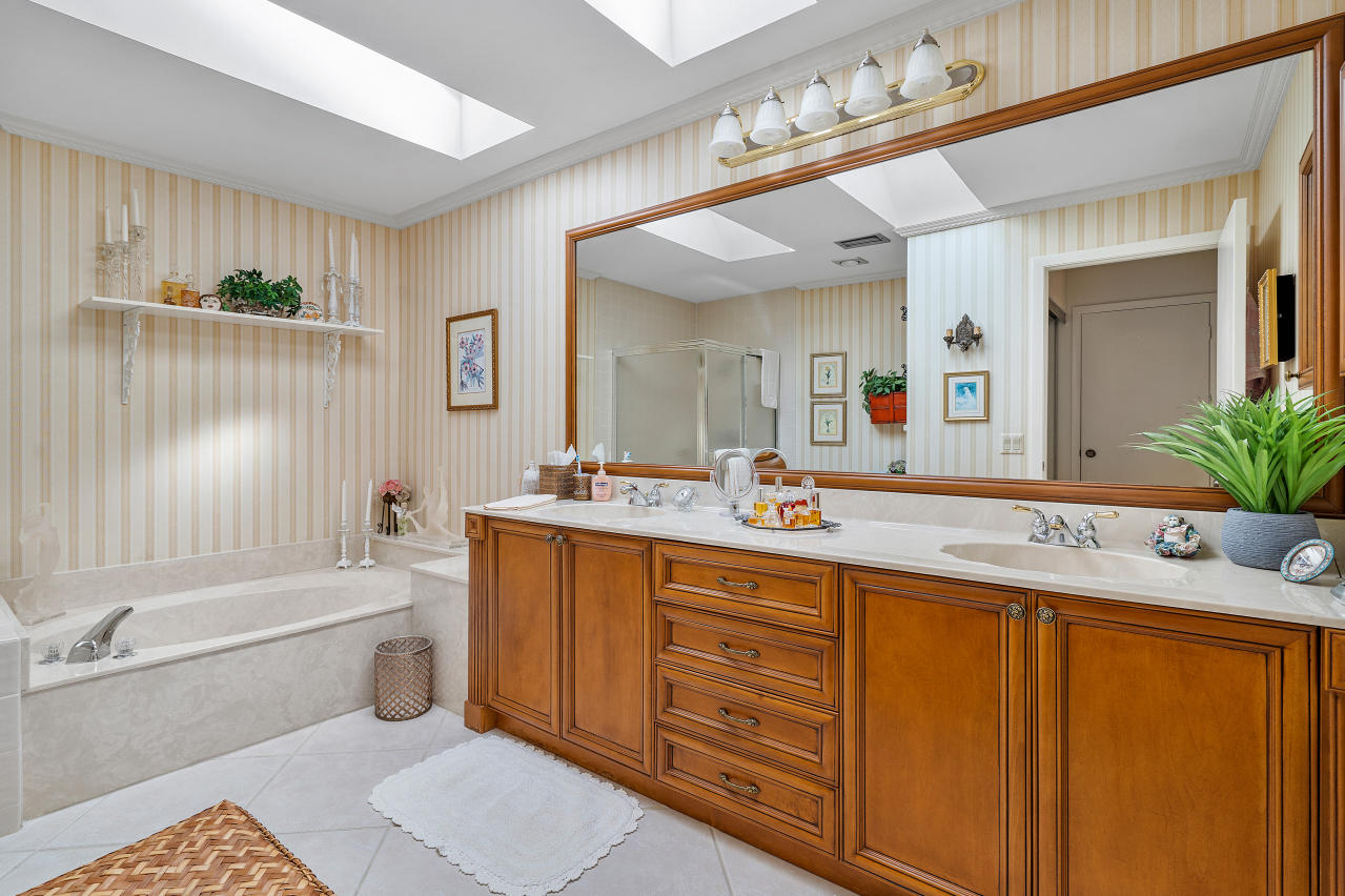 11150 Cloverleaf Circle Boca Raton, FL 33428 - Photo 18 of 36 020-11150CloverleafCircle-BocaRaton-FL-3