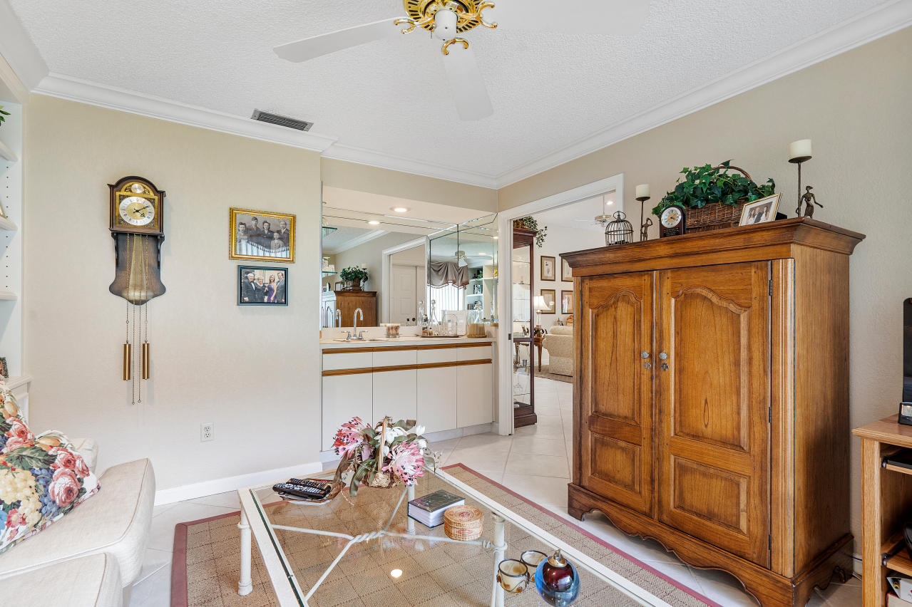 11150 Cloverleaf Circle Boca Raton, FL 33428 - Photo 6 of 36 3rd bedroom with wet bar