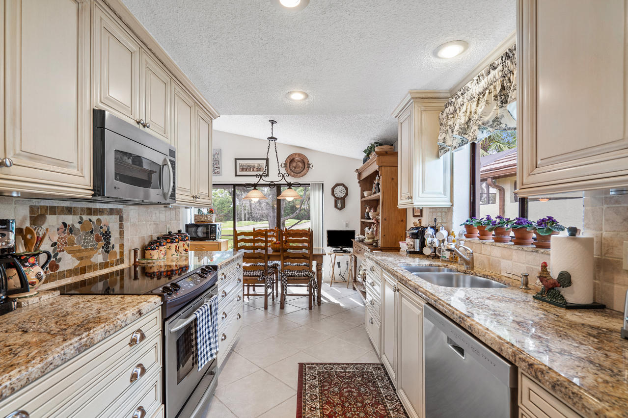 11150 Cloverleaf Circle Boca Raton, FL 33428 - Photo 9 of 36 Top of the Line