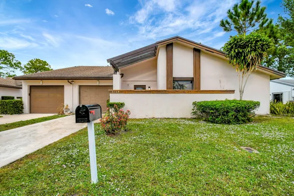 $265,000 | 6107 Elsinore Circle, Greenacres, FL 33463