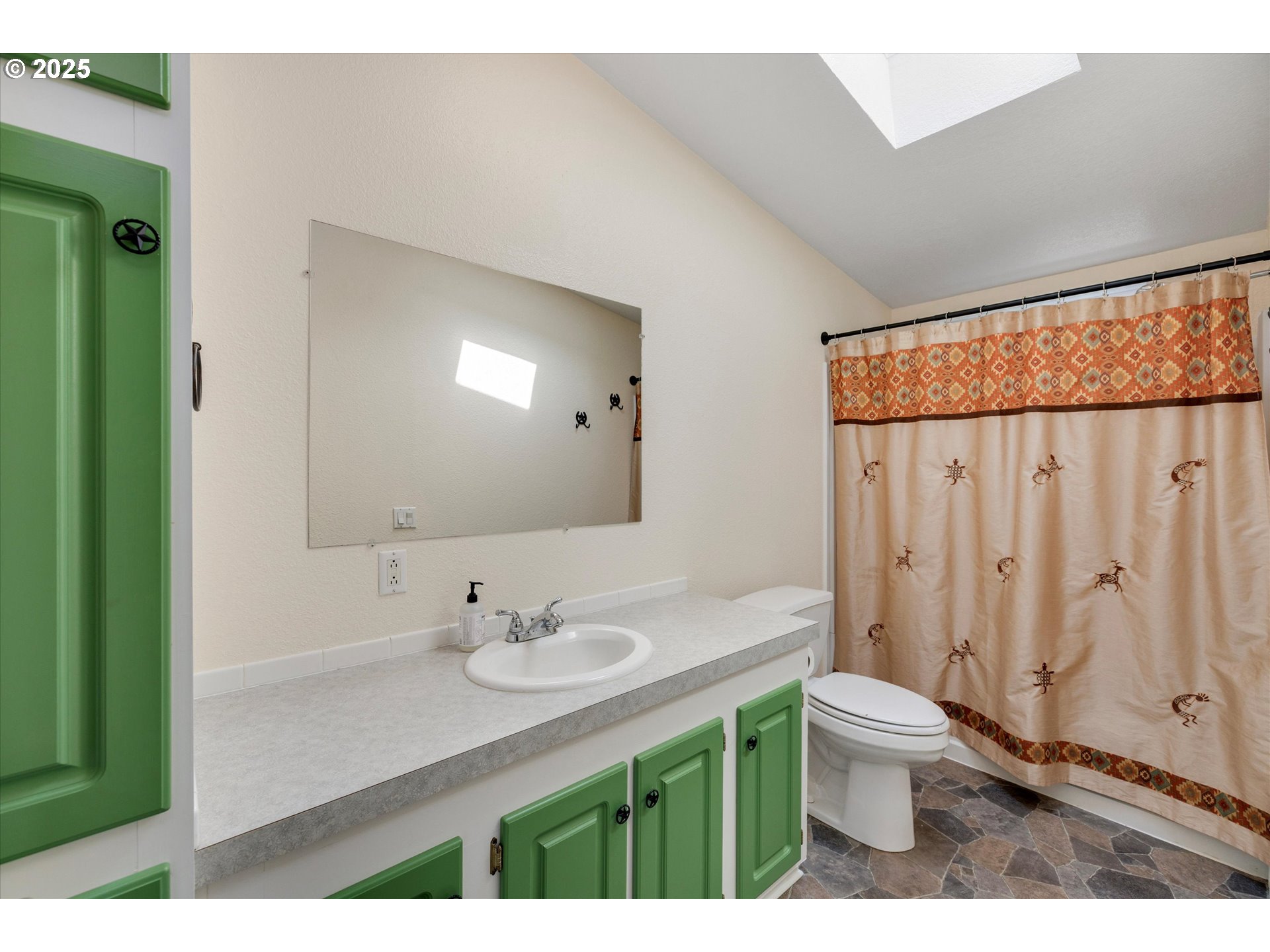 4700 Neal Creek Road Hood River, OR 97031 - Photo 13 of 41 Gallery Image 13