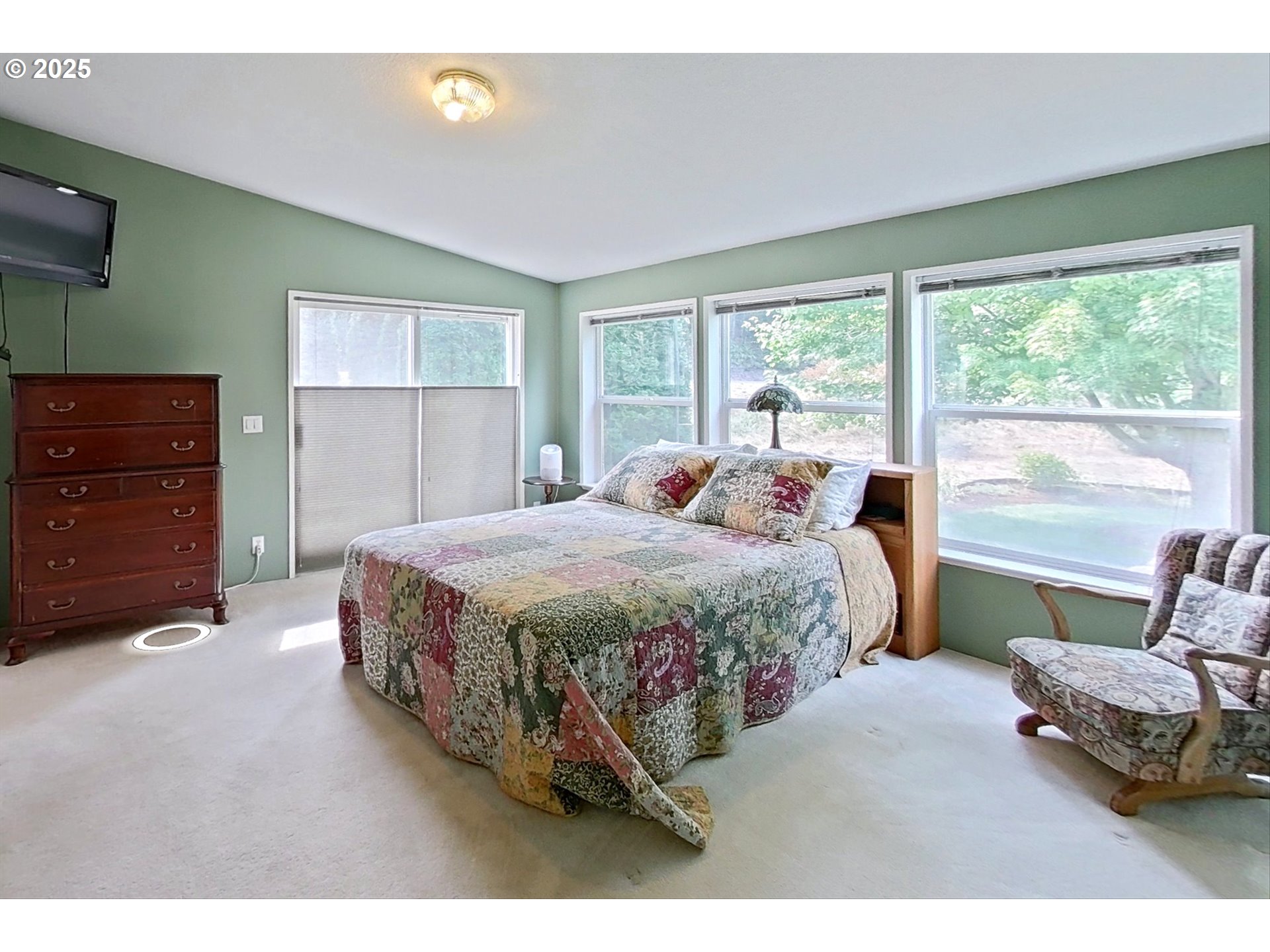 4700 Neal Creek Road Hood River, OR 97031 - Photo 15 of 41 Bedroom