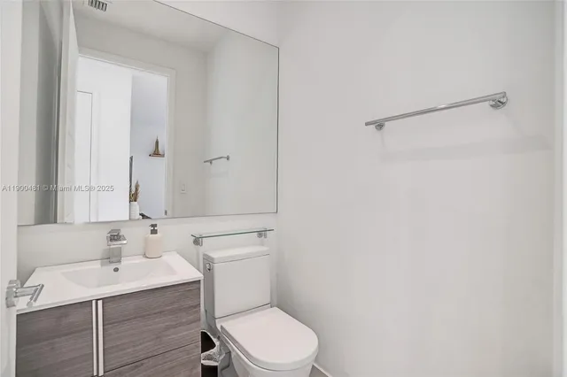 $745,000 | 650 Northeast 193rd Terrace, Miami, FL 33179