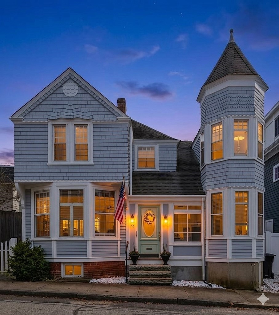 43 Howard Street Newport, RI 02840 - Photo 2 of 30