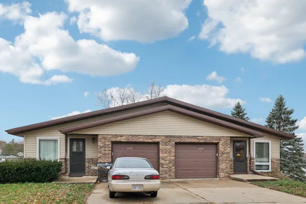 105-107 West Garfield Street, Mount Horeb, WI 53572